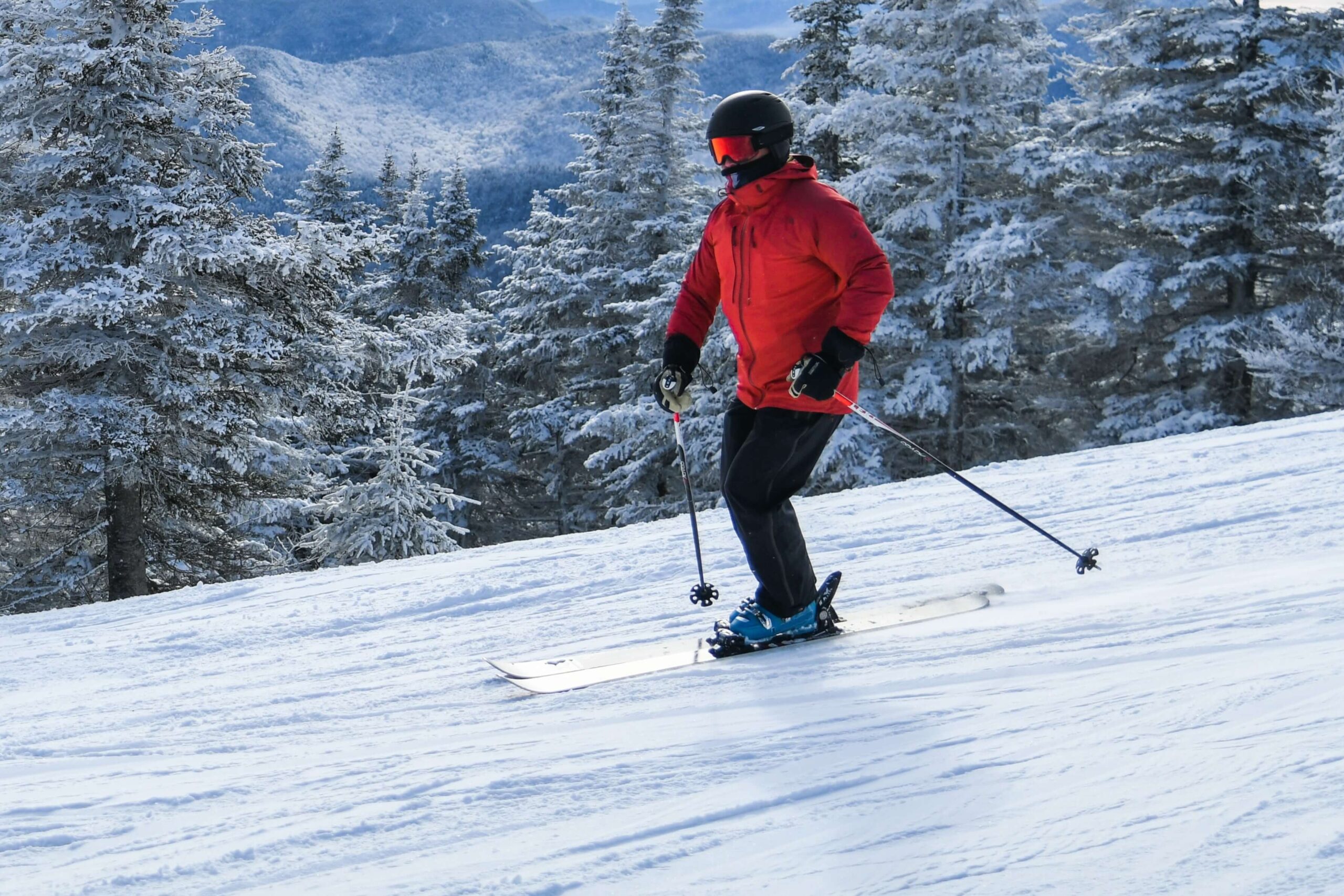 A person skiing to the Skiway Dartmouth.